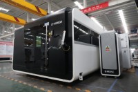 Machine de découpe laser à fibre 20000W 4M*2M à table couverte intégrale, contrôle Cypcut, Yaskawa 3 axes, refroidissement par eau, prise en charge de l'IA