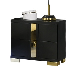 Table de chevet contemporaine avec panneau en acrylique noir et finitions dorées pour chambre à coucher - Product Image 5