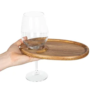 Papan keju kayu melayani nampan gelas anggur pemegang kayu makanan ringan piring hidangan pembuka di goblet