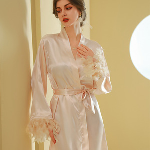 Kimono de satén de verano para mujer con plumas bordado personalizado nombre suave dama de honor y batas de <span class=keywords><strong>novia</strong></span> para fiestas de boda - Product Image 3