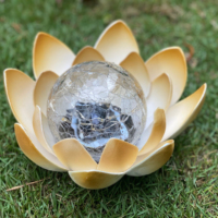 Lampe solaire à LED craquelée avec fleur de lotus Lampe de jardin suspendue avec conception unique de craquelure