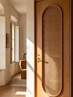 Portes en bois composite sur mesure en gros direct usine pour maison, porte intérieure en rotin cintrée avec placage en bois naturel pour la maison