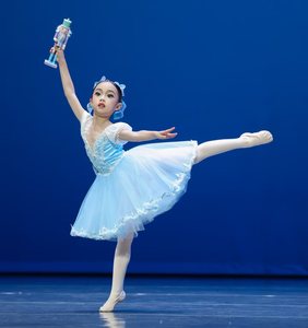 Robe Tutu et Jupes sans Manches en Soie Bleu Clair pour Filles, Modè<span class=keywords><strong>le</strong></span> Clara Variation <span class=keywords><strong>Casse</strong></span>-<span class=keywords><strong>Noisette</strong></span> <span class=keywords><strong>Lac</strong></span> <span class=keywords><strong>des</strong></span> <span class=keywords><strong>Cygnes</strong></span> Solo Ge Bei Ayisel Ponte - Product Image 2