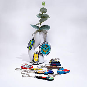 سلاسل مفاتيح كارابينر مخصصة صديقة للبيئة ومتينة من البي في سي الناعم بتصميم كرتوني ثنائي/ثلاثي الأبعاد مع هدايا ترويجية من سبائك الزنك - Product Image 5