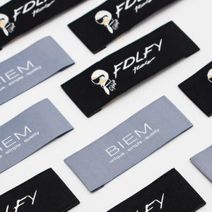 Muestra Gratuita de Etiquetas Tejidas Verticales de Alta Densidad con Nombre Cortado a Láser, Etiquetas Tejidas para Ropa con Talla - Product Image 2