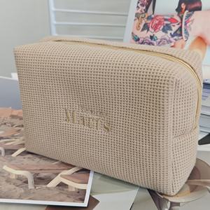 Trousse de maquillage en coton gaufré Trousse de toilette haut de gamme Logo brodé Trousse de maquillage pour femme 7 pouces - Product Image 5