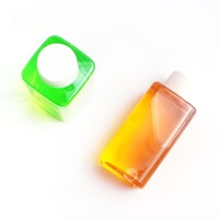 Bouteilles en plastique PET transparentes carrées de 100 ml de qualité alimentaire pour l'emballage de crème pour le visage et de lotion avec logo personnalisé