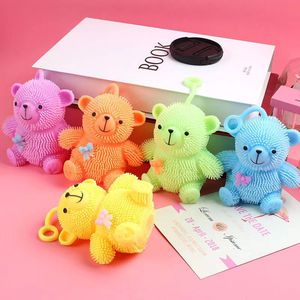 Jouet anti-stress lumineux LED en forme d'ours mignon de 10 cm, élastique et amusant, pour soulager l'anxiété, idéal pour les 5-7 ans - Product Image 6