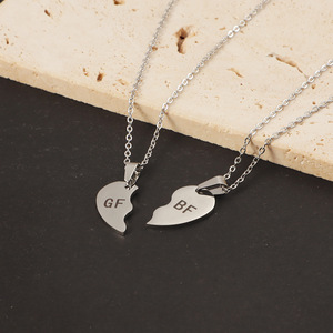 Collar <span class=keywords><strong>de</strong></span> Pareja <span class=keywords><strong>de</strong></span> Acero Inoxidable Estilo Deportivo con Bambú y Corazón Empalmado, Regalo Personalizado <span class=keywords><strong>de</strong></span> Nicho para Novia y Novio - Product Image 1