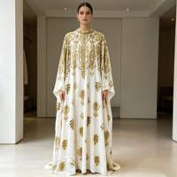 Robe de soirée élégante sur mesure pour femme, deux pièces, en mousseline, style abaya kaftan, coupe trapèze évasée, col montant, ornée de perles et de strass, avec dos boutonné