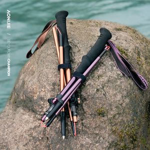 Bâtons de randonnée Onijie ultralégers en alliage d'aluminium télescopiques réglables de 110 à 130 cm pour hommes et femmes, utilisation en extérieur - Product Image 1