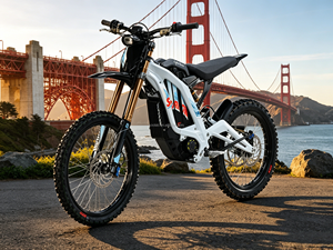 Nuova Surron Light Bee X 2026 10KW 72V35Ah Moto Elettrica con Giroscopio Antiribaltamento, Nuovo Colore Bianco, Pronta per la Spedizione - Product Image 1