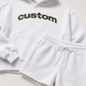 Ensemble de survêtement 2 pièces personnalisé pour femme : Hoodie <span class=keywords><strong>oversize</strong></span> et short de survêtement à bords bruts en coton camouflage avec impression de lettres personnalisée, style streetwear - Product Image 1