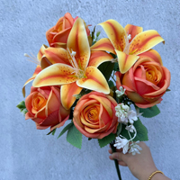 9-teiliger Künstlicher Lilien-Rosen-Strauß Seiden-Lilien-Blumenbündel für Braut Hochzeitsblumen Heim-Hochzeitsdekoration
