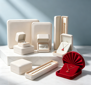 Ensemble complet de boîtes à bijoux en similicuir beige haut de gamme faites à la main avec fermeture magnétique, boîte à bagues carrée incluse - Product Image 3