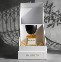Flacon de parfum élégant 30ml 50ml 100ml, forme carrée, bouchon noir, conteneur de parfum vide, logo personnalisé, fournisseur d'emballages de parfum OEM
