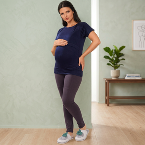 Camiseta de maternidad informal de color azul con cuello redondo para mujeres embarazadas Uso diario Top de algodón elástico y logotipo en la espalda - Product Image 3