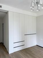 Armoire blanche avec tiroirs, sans poignées, minimaliste, rangement pour chambre à coucher, sur mesure en MDF
