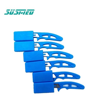 Castration aracı Mini veteriner Blade taşınabilir hayvan Castration Castrating bıçak cep neşter plastik saplı - Product Image 3