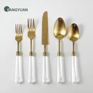 FANGYUAN mewah royal pernikahan hotel stainless steel 304 emas prisma jelas akrilik menangani sendok garpu set sendok garpu