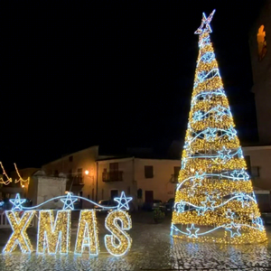 Grand motif lumineux personnalisé en forme de sapin de Noël pour les places publiques, les hôtels et les décorations de fêtes en extérieur - Product Image 1
