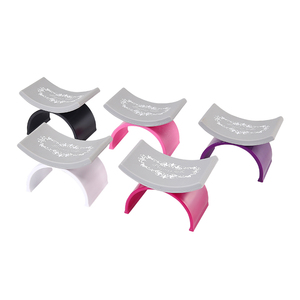 Repose-main ergonomique en silicone ABS en forme de U pour manucure, coussin de soutien doux pour les mains, outil de soin pour salon, vente en gros - Product Image 1