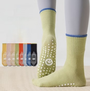 Bán Buôn Phụ Nữ Biểu Tượng Tùy Chỉnh Màu Cotton Grip Vớ Yoga Non-Slip Tập Thể Dục Pilates Crew Vớ Thể Thao - Product Image 2