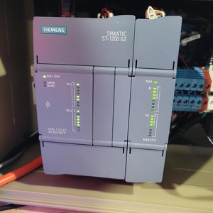 <span class=keywords><strong>Kit</strong></span> de formation PLC compatible <span class=keywords><strong>Siemens</strong></span> SIMATIC <span class=keywords><strong>S7</strong></span>-<span class=keywords><strong>1200</strong></span> G2 avec écran intégré, copilote IA ChatGPT, support TIA Portal pour la formation HMI - Product Image 4