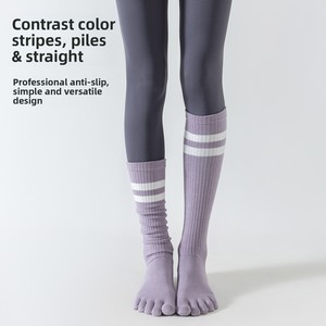 Chaussettes de yoga et de Pilates longues à rayures en coton peigné sans couture pour femmes, antidérapantes, professionnelles, pour le sport et le fitness - Product Image 5
