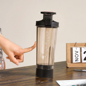 Bouteille shaker Tritan personnalisée de 500 ml avec agitation magnétique pour les shakes protéinés, le fitness et les sports - Product Image 2