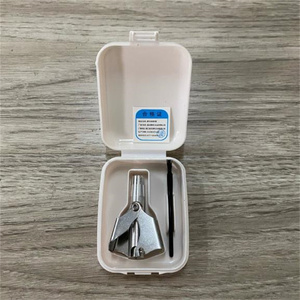 Rasoir <span class=keywords><strong>manuel</strong></span> en acier inoxydable Tondeuse à oreilles lavable Tondeuse à poils de <span class=keywords><strong>nez</strong></span> Pince-<span class=keywords><strong>nez</strong></span> lavable Raclette - Product Image 4