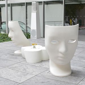 Op Maat Gemaakte Commerciële Displays Klassiek Theater Masker Stijl Modern Retail Design Fauteuil Glasvezel Nemo Face Stoel Sculptuur - Product Image 1