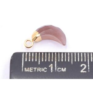 Pendentif pierre de lune marron 11-13mm à facettes en forme de lune plaquée or 14 carats et 18 carats avec caution en laiton - Product Image 2