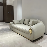 Canapé trois places en PU courbé de style italien, luxe léger, design minimaliste de luxe pour la maison par Bocadolobo, haut de gamme