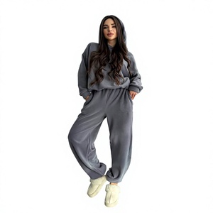 Conjunto Deportivo Personalizado para Mujer, Sudadera con Capucha Oversize y Pantalones Jogger Grises, Dos Piezas, Ropa Deportiva Informal - Product Image 1
