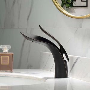 Mitigeur d'eau chaude et froide moderne Robinets de lavabo en laiton chromé doré <span class=keywords><strong>Robinet</strong></span> monotrou monté sur le pont Robinets de lavabo de salle de bain - Product Image 2
