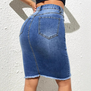 Jupe midi en jean avec taille haute élastiquée et bords polis, jupe décontractée et confortable pour femme - Product Image 5