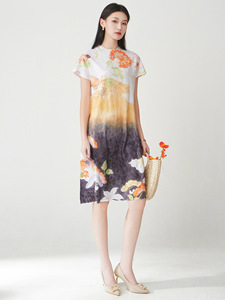 Miyake 2025 diseño de moda estampado plisado vestido de longitud media para mujer en stock para la venta en línea - Product Image 2