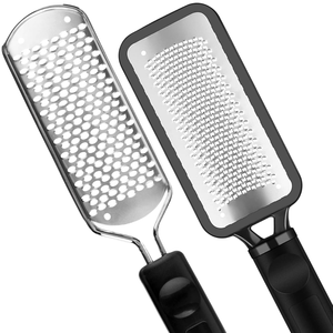 Râpe à pieds professionnelle Colossal pour éliminer les callosités, pédicure, acier inoxydable, manche long, double face, lime fine, grattoir de remplacement - Product Image 1