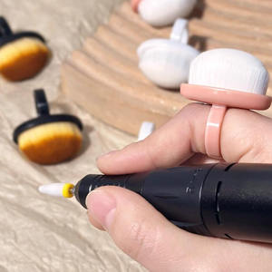 1Pc <span class=keywords><strong>Brosse</strong></span> de nettoyage de <span class=keywords><strong>la</strong></span> poussière pour l'art des ongles en plastique <span class=keywords><strong>Brosse</strong></span> à <span class=keywords><strong>boucle</strong></span> <span class=keywords><strong>Brosse</strong></span> ovale pour le nettoyage de <span class=keywords><strong>la</strong></span> poussière de gel <span class=keywords><strong>Brosse</strong></span> en forme d'anneau pour le maquillage Outils de manucure - Product Image 4