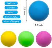 Balle anti-stress sensorielle changeante de couleur arc-en-ciel, jouets carrés moelleux pour enfants et adultes de 5 à 7 ans