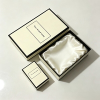 Boîte en carton pour emballage cadeau, colis postaux et vêtements, prix d'usine Chine, taille et impression de logo personnalisées