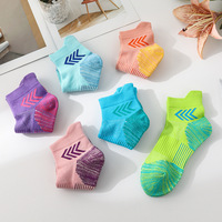 Chaussettes de sport respirantes et antidérapantes en Spandex/Coton avec logo personnalisé pour hommes – Idéales pour le basketball, le badminton, la course à pied et l'été