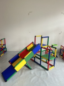 Gran Juguete Educativo Ensamblable - Pared de <span class=keywords><strong>Escalada</strong></span> para el Hogar y la Escuela con Tobogán, <span class=keywords><strong>Material</strong></span> PP Duradero y Seguro, con Tubos, Paneles y Conectores - Product Image 6