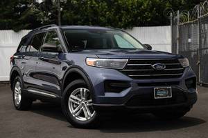 SUV 4 portes XLT FWD d'occasion en excellent état, sièges en cuir, pneus R18, régulateur de vitesse adaptatif, intérieur clair - Product Image 6
