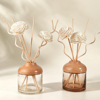 Diffuseur de parfum d'ambiance pour la maison avec bâtonnets en rotin naturel et fleurs séchées, diffuseur d'huiles essentielles pour chambre et salon, ensemble désodorisant