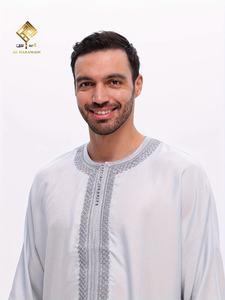 Dernière collection de burqas haut de gamme pour hommes, en tissu doux anti-boulochage, avec un design élégant à manches raglan, tissu respirant et bien aéré pour l'été. - Product Image 1