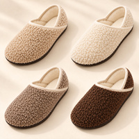Chaussons d'intérieur neutres en peluche sherpa, ergonomiques, en mousse à mémoire de forme, pour le dropshipping et l'approvisionnement de marques de boutiques