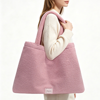 Sac fourre-tout esthétique en polaire Teddy pour femme, cadeau de Noël confortable pour l'hiver, sac à bandoulière surdimensionné grande capacité avec fermeture magnétique