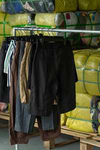 WS07 Ropa <span class=keywords><strong>de</strong></span> Verano <span class=keywords><strong>de</strong></span> Segunda Mano <span class=keywords><strong>de</strong></span> Alta Calidad para <span class=keywords><strong>Mujer</strong></span>, 90% <span class=keywords><strong>en</strong></span> Oferta, Traje Deportivo Informal con Pantalones Cortos al por Mayor - Product Image 5